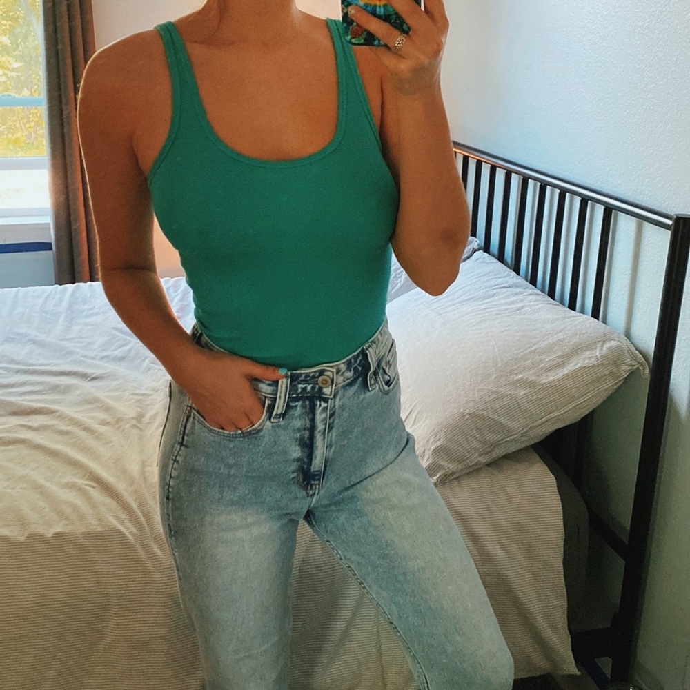 A&F Green Ribbed Racer Back Tank Top! - Picture 3 of 11